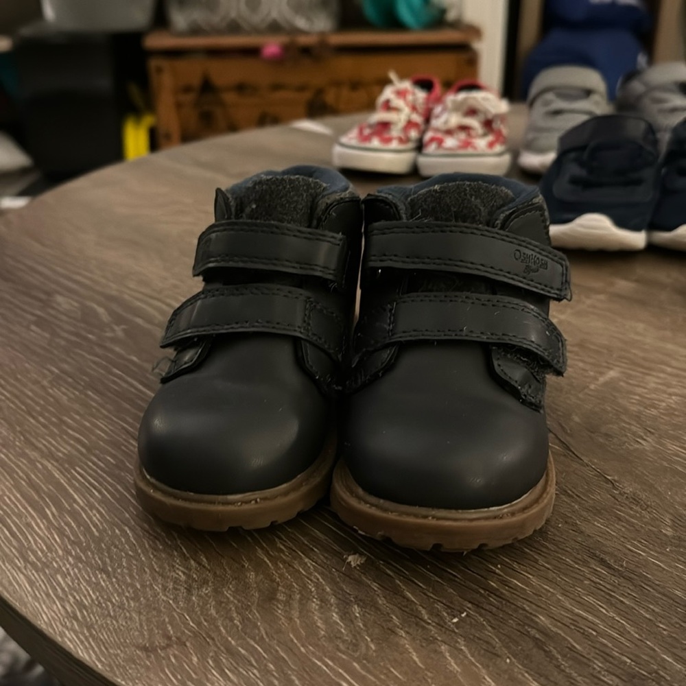 Oshkosh size 5 boots